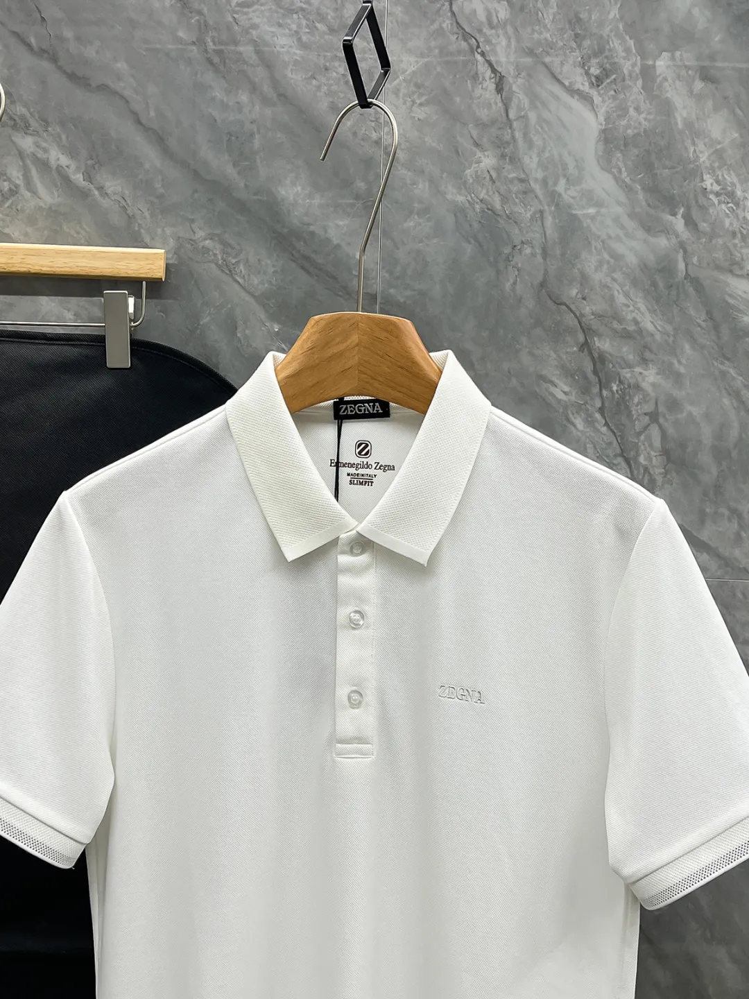Z 2026ss New Arrival Classic logo Polo ！Classic ，Premium ！ ， ，Quality / ， ！ 100% ， ，Breathable ， ！ Classic LOGO ， ，LOGO ， ， Classic ！ ， ， LOW ， Versatile Polo ！ ：Black White Size：M-3xl